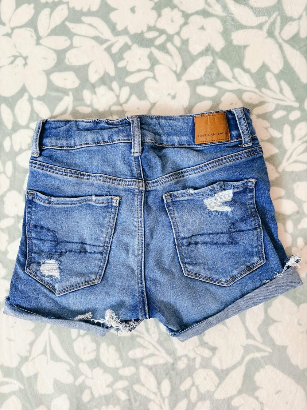 American Eagle High-Rise Distressed Denim Shorts 🤍✨